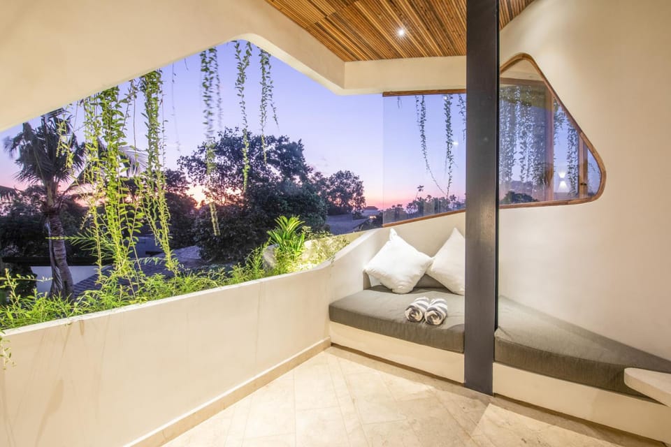 Contemporary 1-BR Loft with Art Deco shared pool Hotel in North Kuta