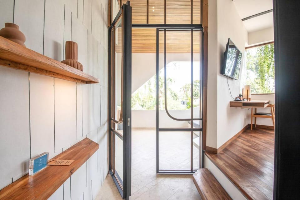 Contemporary 1-BR Loft with Art Deco shared pool Hotel in North Kuta