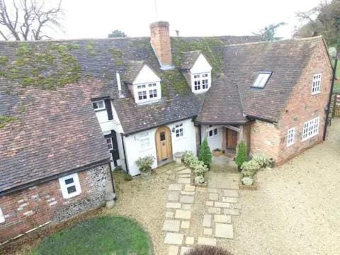 Come and Stay in our Charming Cottage Hotel in Wycombe District