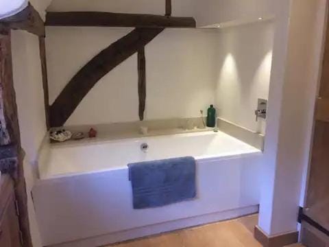 Come and Stay in our Charming Cottage Hotel in Wycombe District