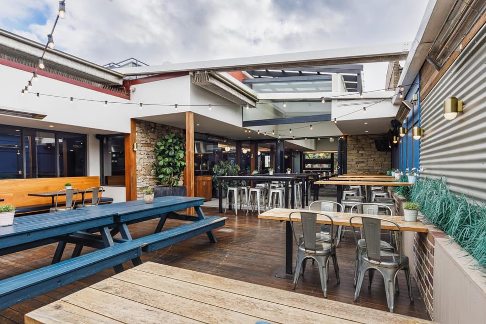 The Lakes Hotel, Rosebery Hotel in Sydney