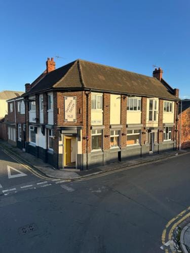 Inkerman Tavern Hotel in Hull