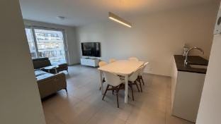 Huswell - Family-friendly apartment in Nieuwpoort with shared summer pool Hotel in Koksijde