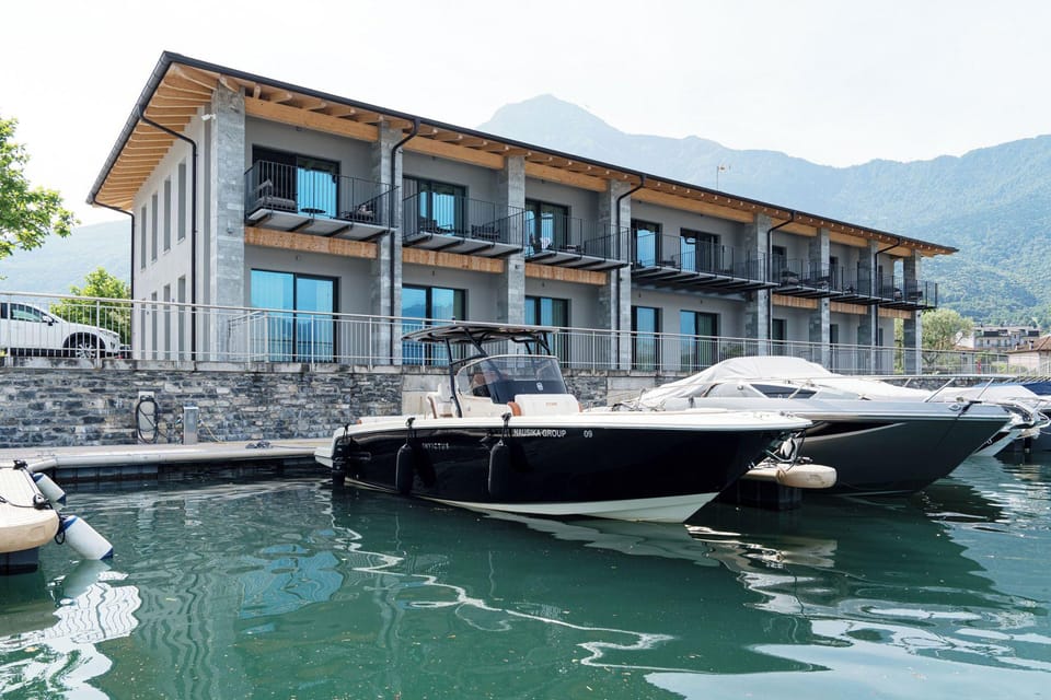 Lago Dorato Marina Lodge - Lakefront Hotel in Colico