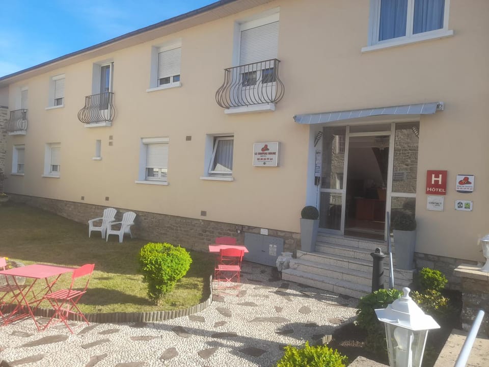 Le Chapeau Rouge Hotel in Alençon