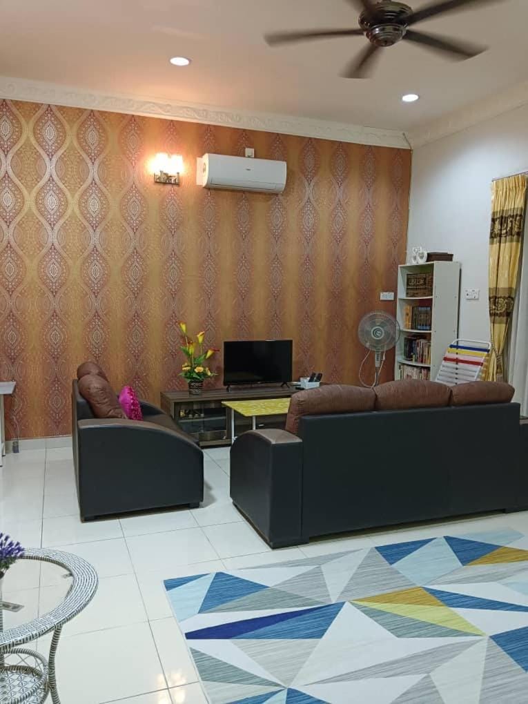 Homestay Muslim Kampung Bentong Bed and Breakfast in Johor