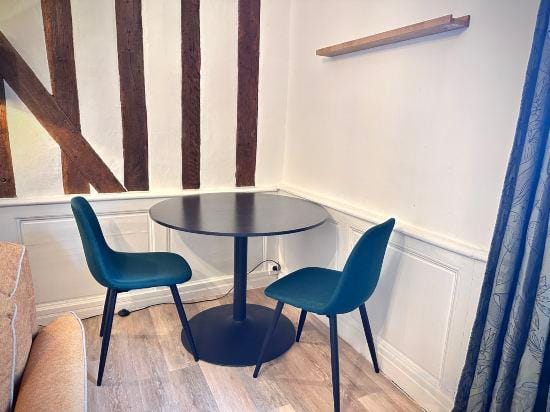 Charming studio, train station nearby Hotel in Tours