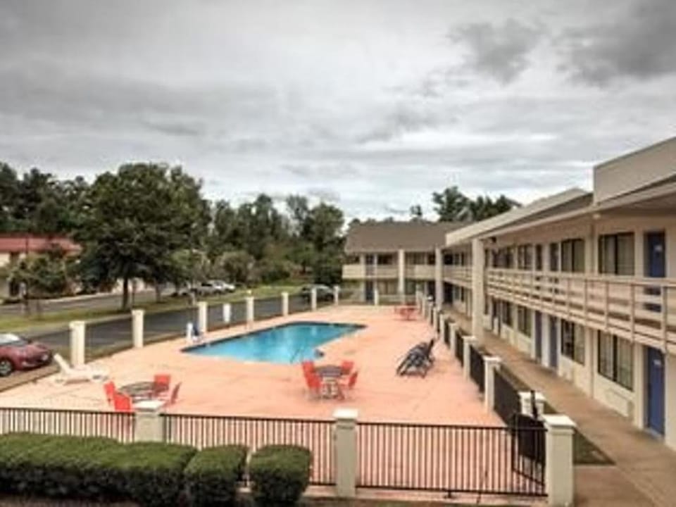 Super 7 Inn Tupelo Hotel in Tupelo