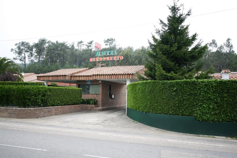 Motel Aeropuerto Motel in Galicia