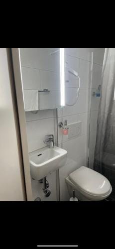 Lindis Hotel Hostel in Zurich City