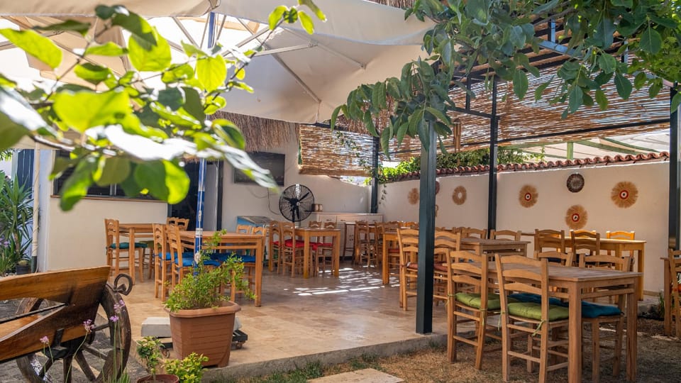 Tetka Konukevi Hotel in İzmir Province