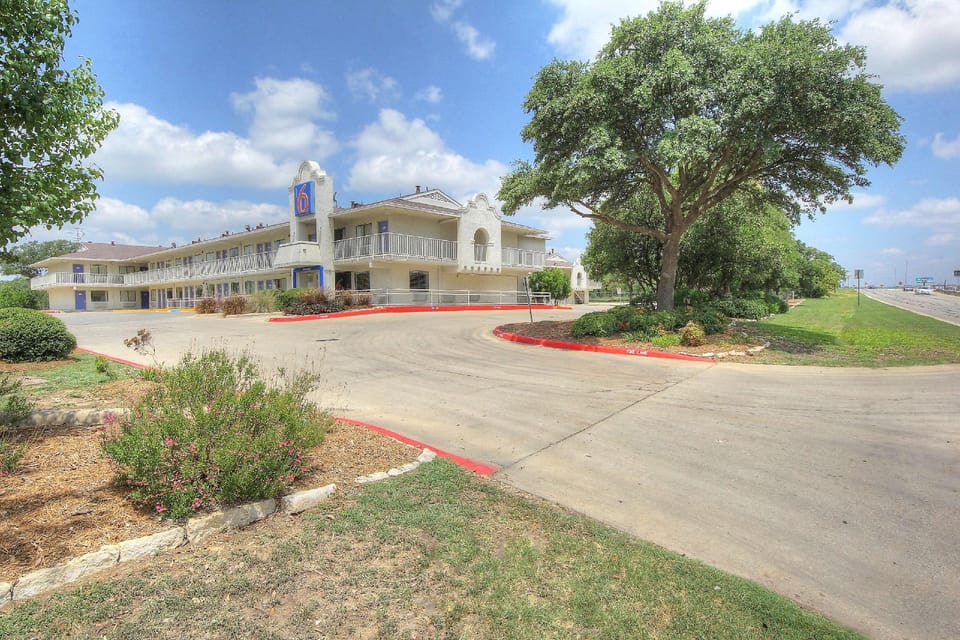 Motel 6 San Antonio, TX - Six Flags Fiesta TX/La Cantera Area Hotel in San Antonio