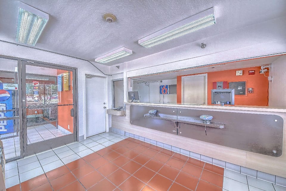 Motel 6 San Antonio, TX - Six Flags Fiesta TX/La Cantera Area Hotel in San Antonio
