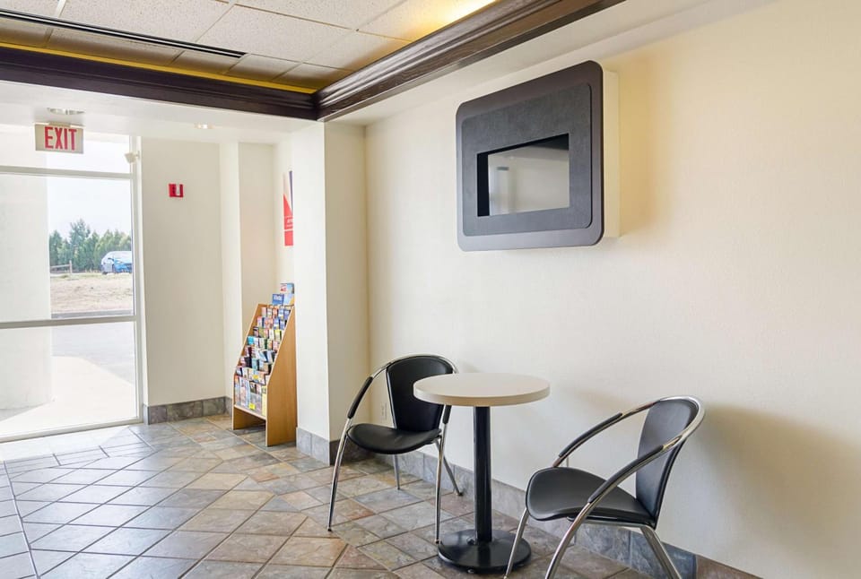 Shared lounge/TV area