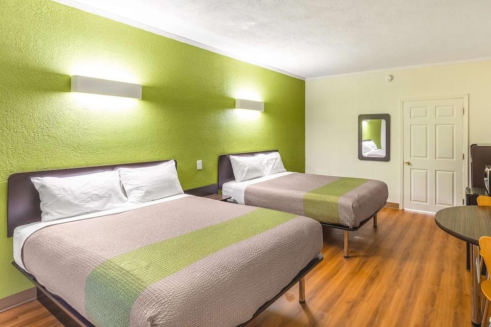 Motel 6 Huntington, WV Hotel in Huntington