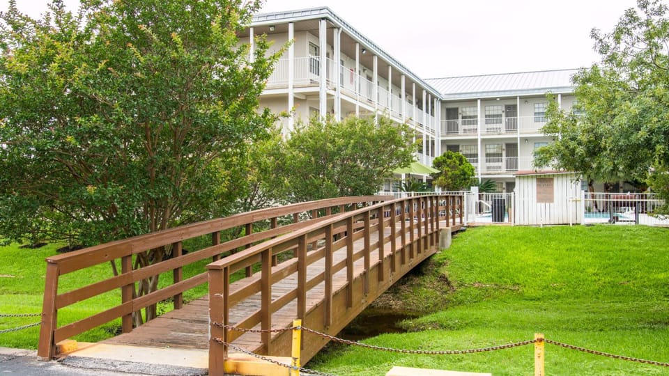 Studio 6  San Antonio, TX - Lackland AFB Hotel in San Antonio