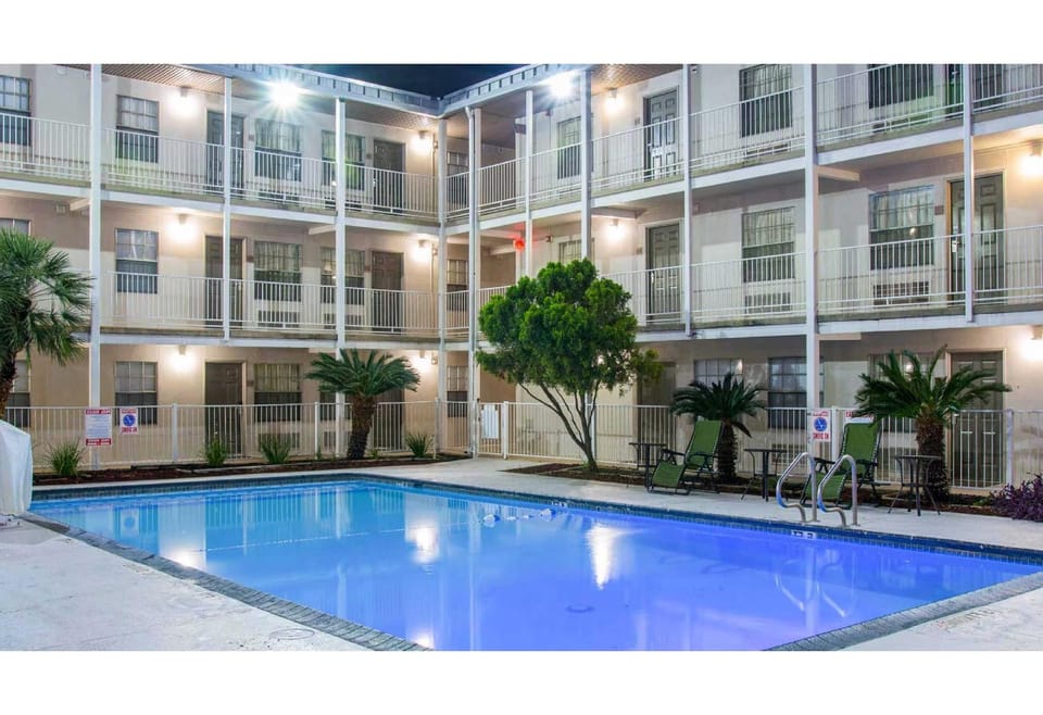 Studio 6  San Antonio, TX - Lackland AFB Hotel in San Antonio