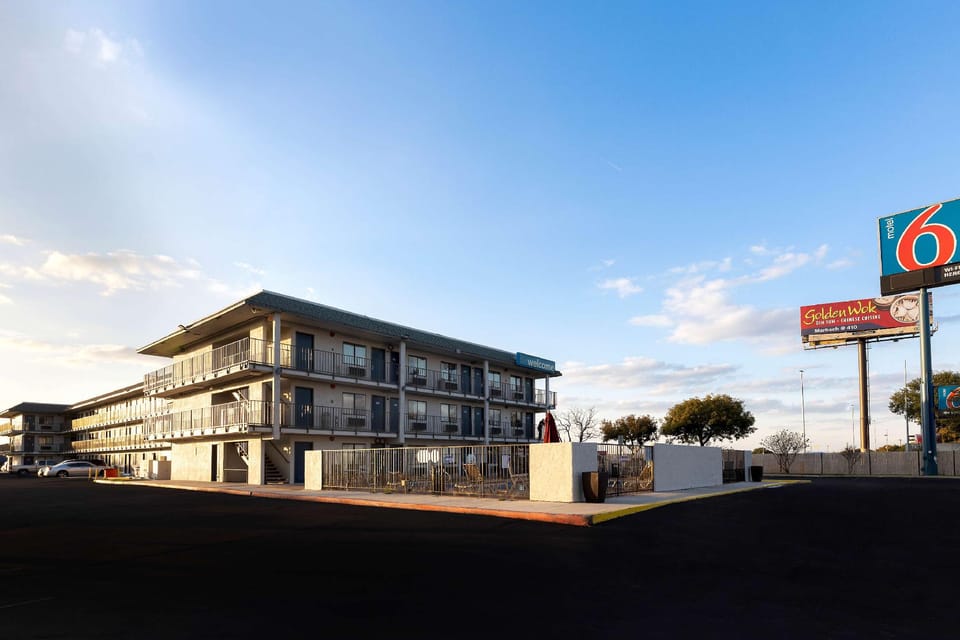 Motel 6 San Antonio, TX - West SeaWorld Hotel in San Antonio