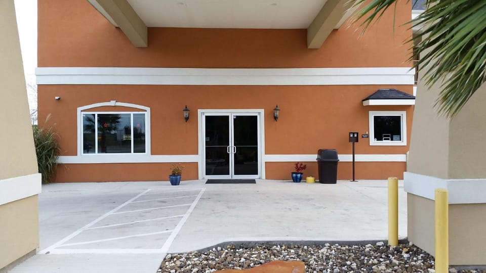 Studio 6  Beeville, TX Hotel in Rio Grande