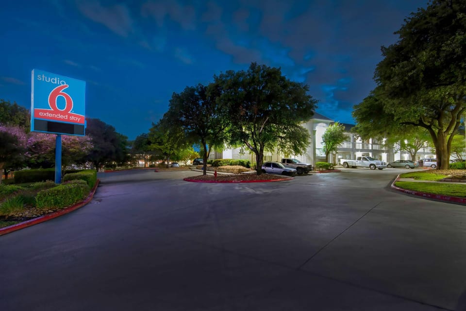 Studio 6 Extended Stay - San Antonio, TX - Six Flags Hotel in San Antonio