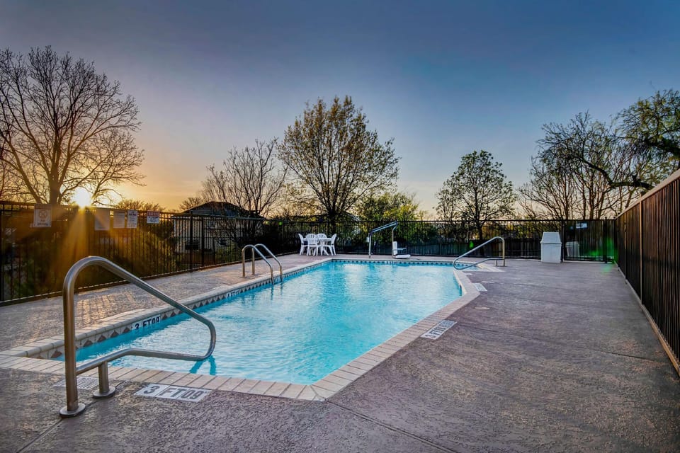 Motel 6 San Antonio, TX - Sea World North Hotel in San Antonio