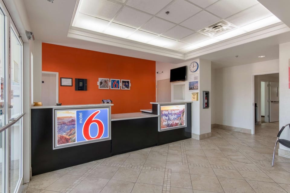 Motel 6 San Antonio, TX - Downtown - Alamo Dome Hotel in San Antonio