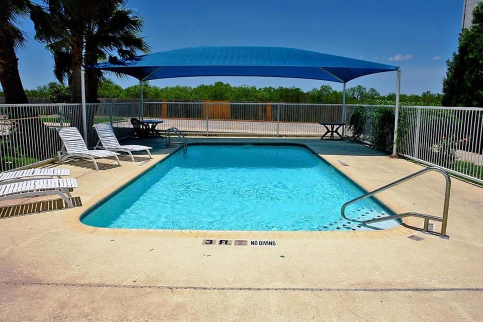 Motel 6 San Antonio, TX - Downtown - Alamo Dome Hotel in San Antonio