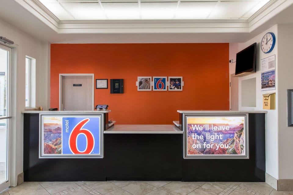 Motel 6 San Antonio, TX - Downtown - Alamo Dome Hotel in San Antonio