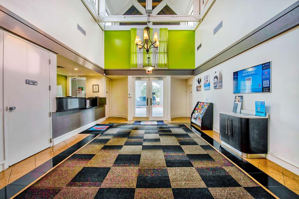 Studio 6  San Antonio, TX - Airport Hotel in San Antonio