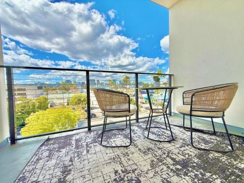 3 Bedroom 2 Bath Westwood Condo Hotel in Westwood