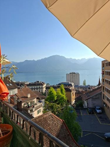 Room with splendid lake view in Montreux city center Hotel in Montreux