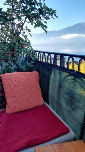 Room with splendid lake view in Montreux city center Hotel in Montreux
