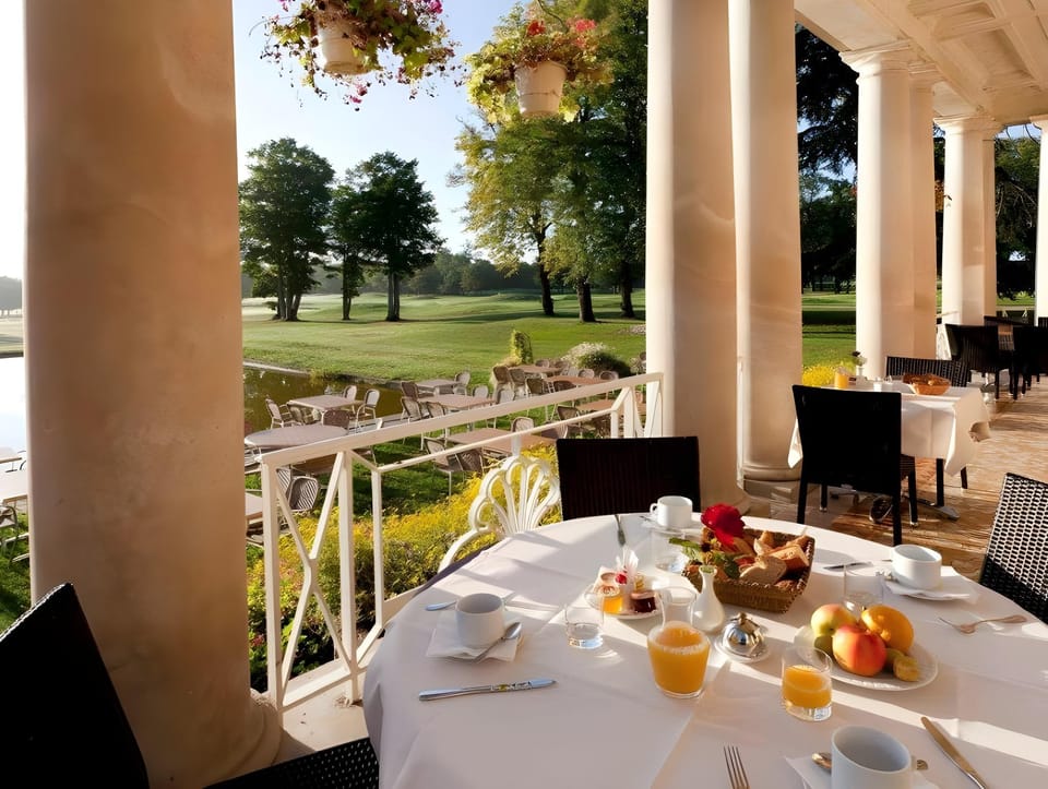 Garrigae Manoir de Beauvoir Poitiers Sud - Hotel & Spa Hotel in Centre-Val de Loire