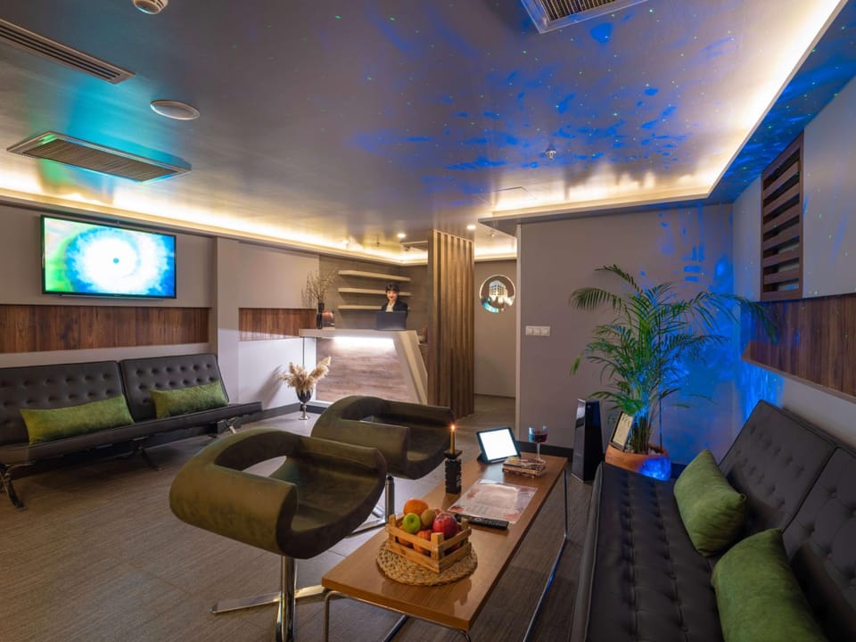 Shared lounge/TV area