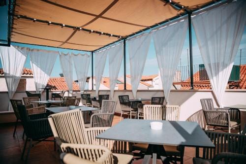 Second Life in Piran - Hotel Zala Piran with private parking and shuttle service Hotel in Piran