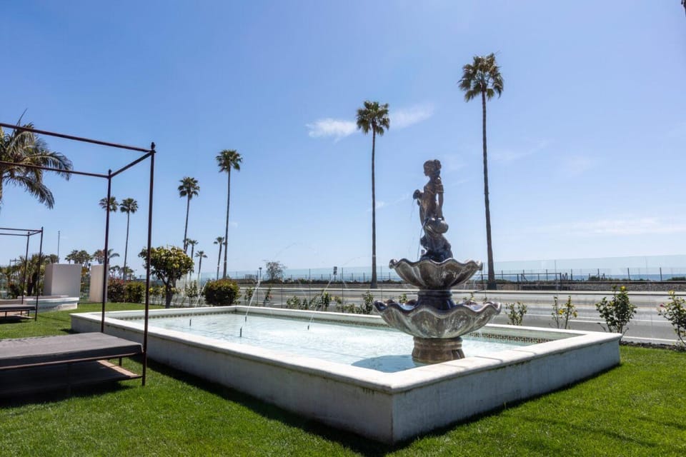 El Caminante Bar & Bungalows Hotel in Capistrano Beach