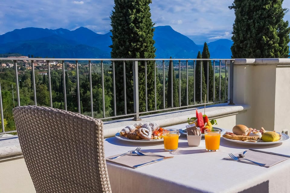 HOTEL PORTA DEL SOLE Hotel in Lake Garda