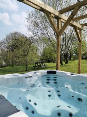 Wall Eden Farm - Luxury Log Cabins and Glamping Lodge in Sedgemoor