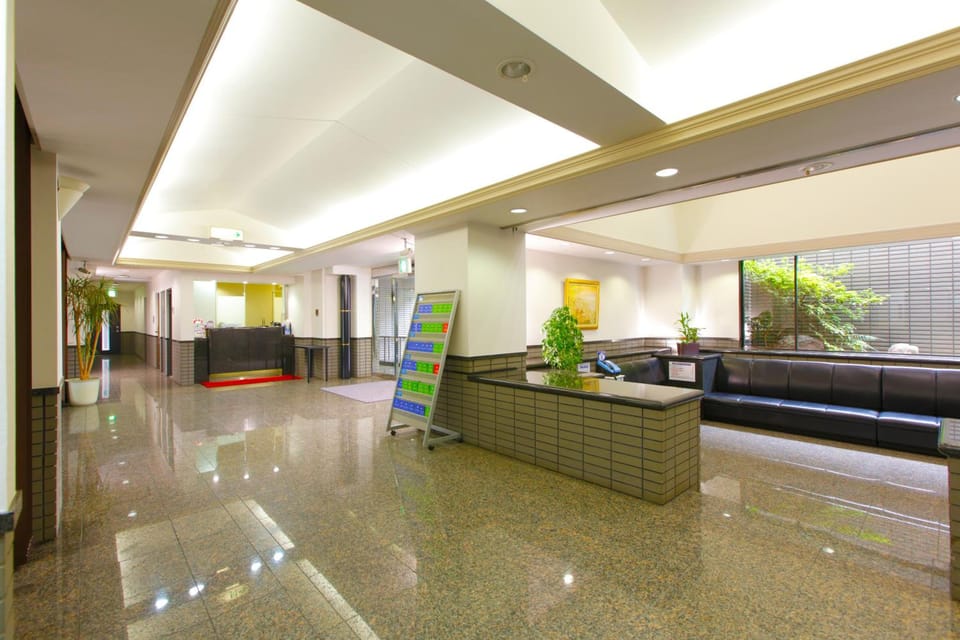 Shared lounge/TV area