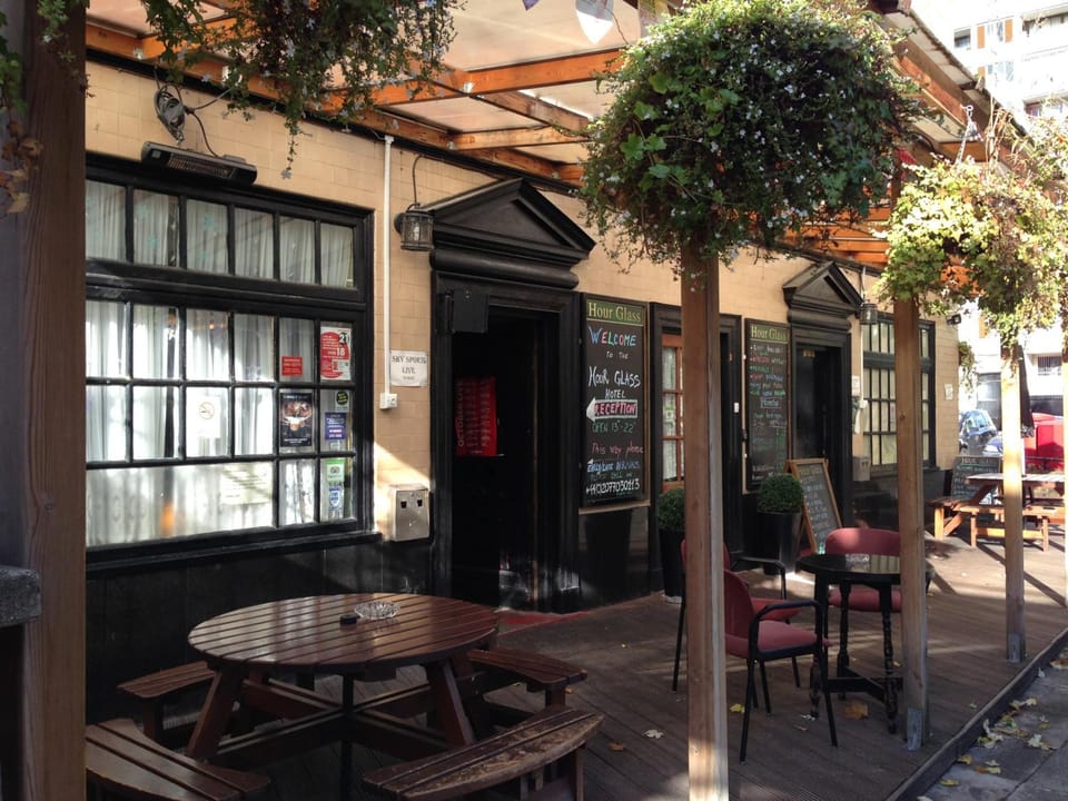 The Hour Glass Hotel Inn in London Borough of Southwark