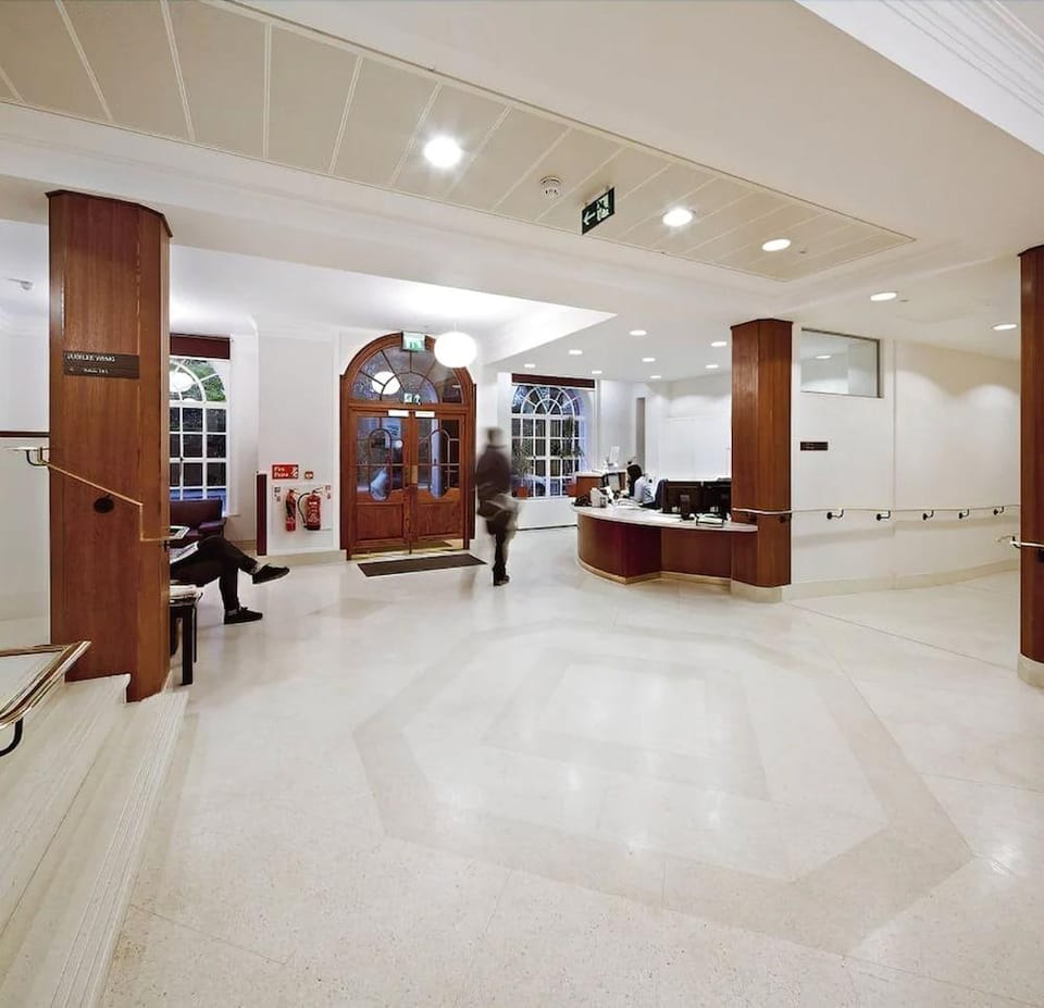 Goodenough College – University Residence Hotel in London Borough of Islington