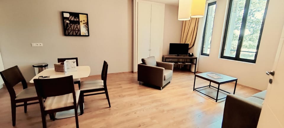 Domitys Le Chateau des Plans Apartment hotel in Nouvelle-Aquitaine