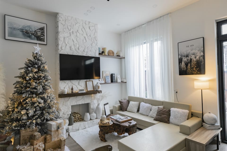 Shared lounge/TV area