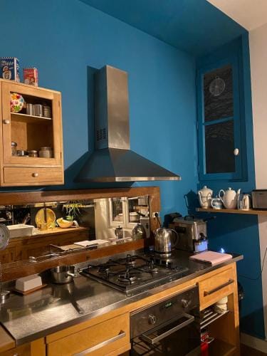 Chambre bleue et or 16m2 chez l'habitant dans appartement 100m2 centre ville Hotel in Rennes