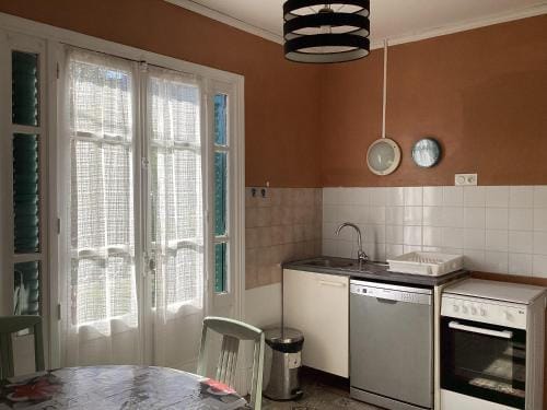 Maison de caractere au bord du canal du Nivernais Hotel in Bourgogne-Franche-Comté