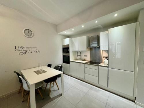 Suite Doulce France FSHH Hotel in Nice