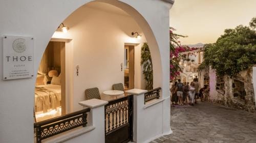 Thoe Suites Naxos - Indoor Jacuzzi Hotel in Naxos