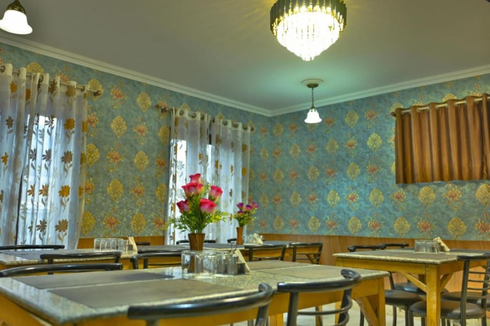 Goroomgo Town Centre Srinagar Hotel in India
