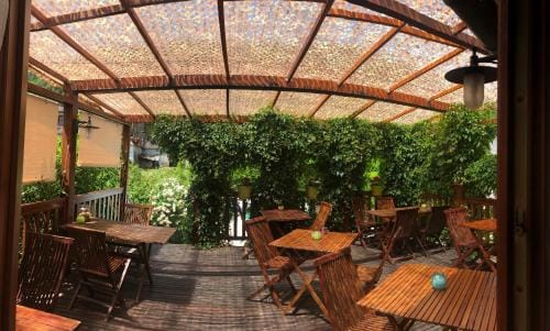 Auberge Saint Fleuret Hotel in Auvergne-Rhône-Alpes