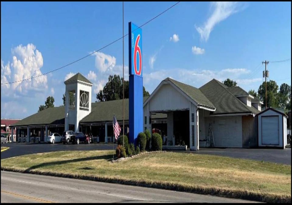 Motel 6 Sallisaw, OK Hotel in Ozark Mountains